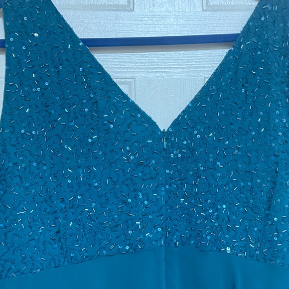 Bella Blue Plus  Sz 24W Teal Dress W/Beaded Bodice VGUC😊😊 - Picture 8 of 11